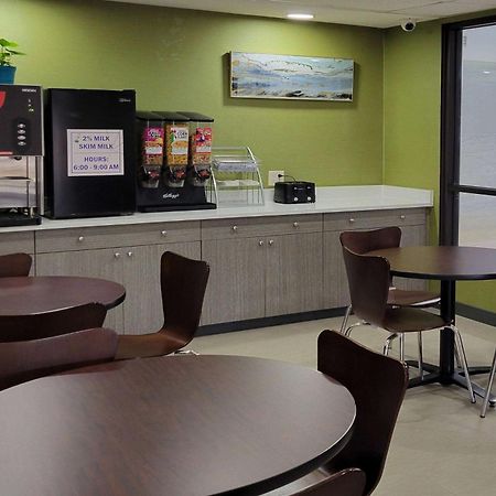Super 8 By Wyndham Aurora/Naperville Area Bagian luar foto