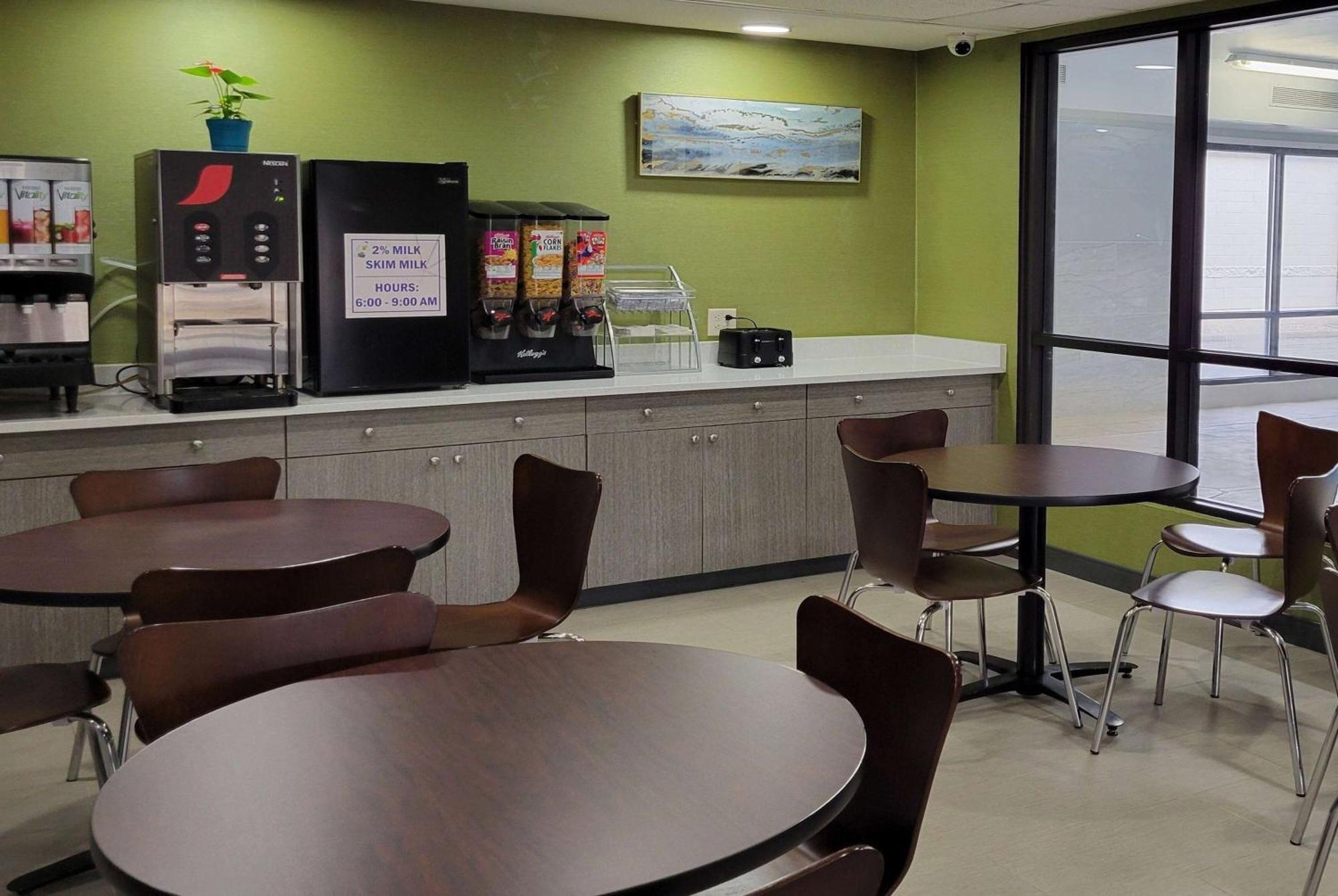 Super 8 By Wyndham Aurora/Naperville Area Bagian luar foto
